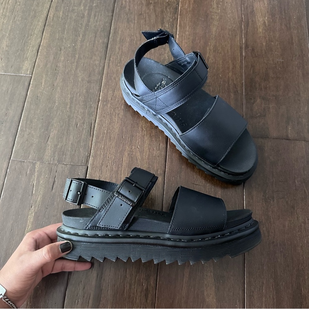 Platform Dr. Marten Sandals